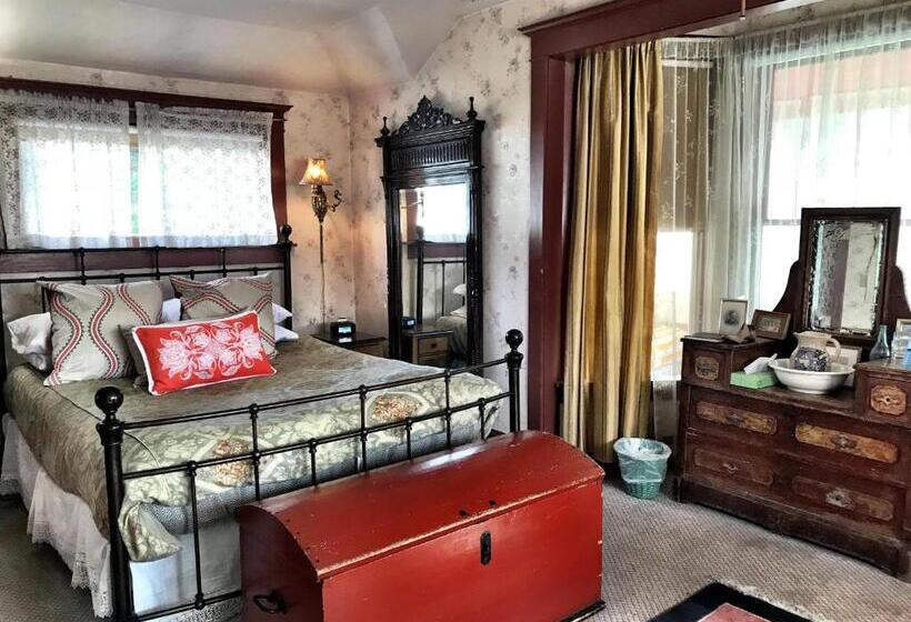 تختخواب و صبحانه Historic Skagway Inn