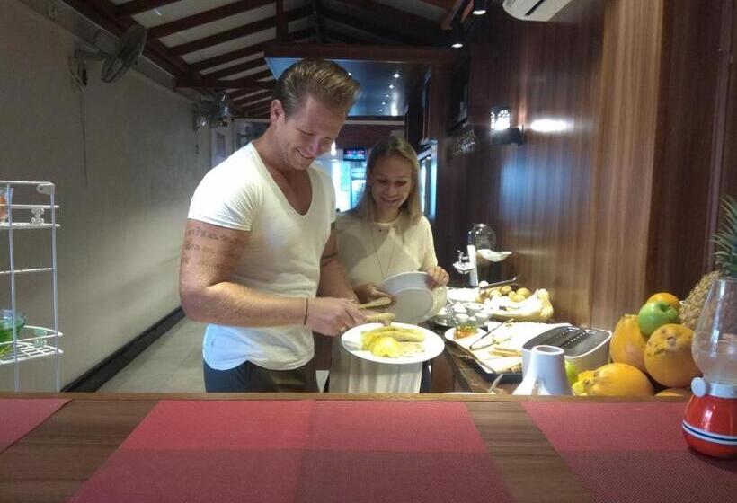 ペンション Diva Villa Airport Transit