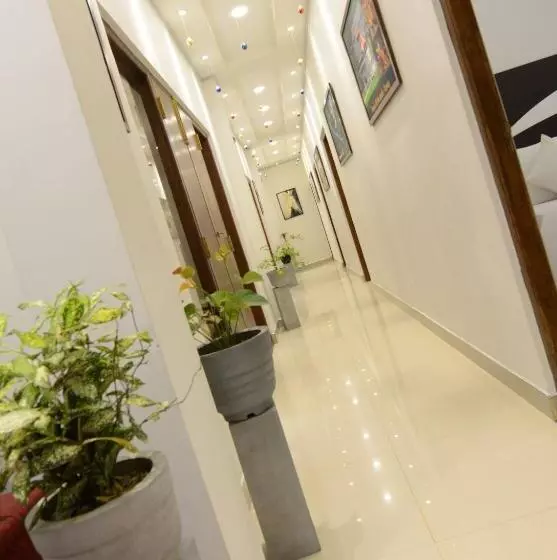 ペンション Diva Villa Airport Transit