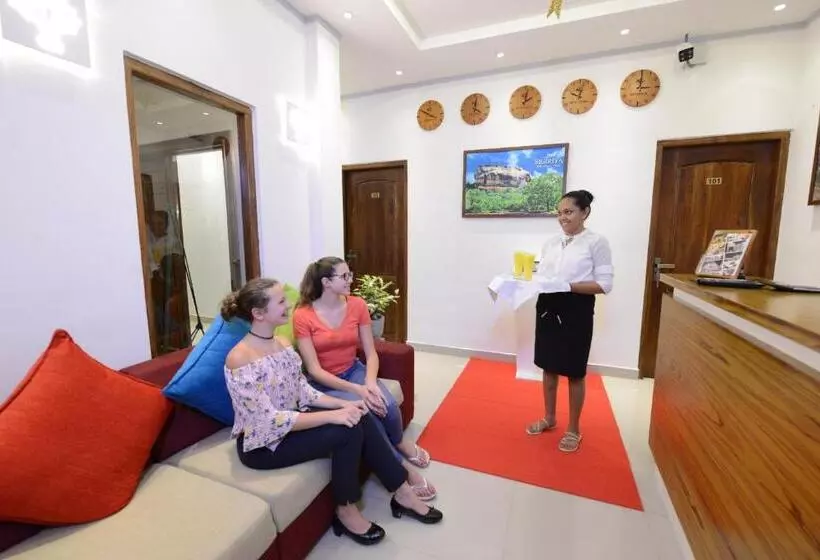 ペンション Diva Villa Airport Transit