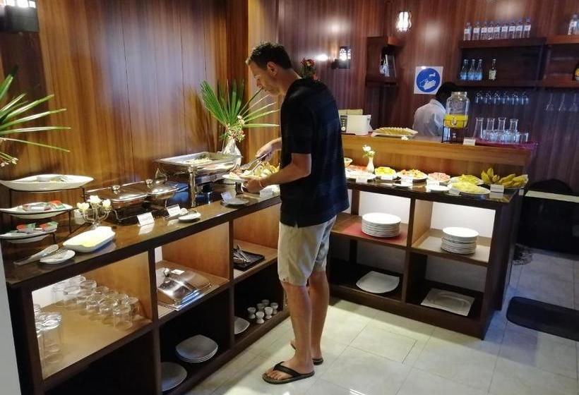 ペンション Diva Villa Airport Transit