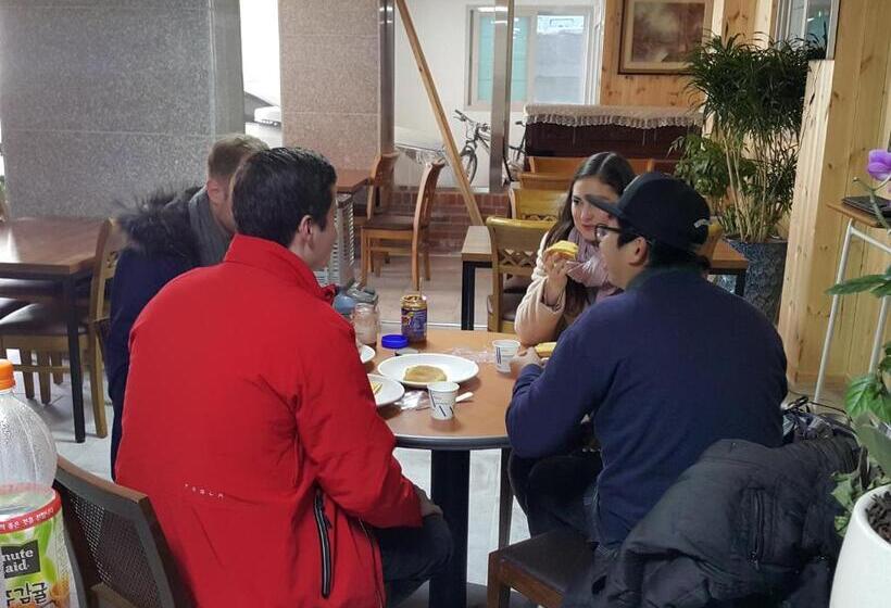 Pension (Hôtel basse catégorie) Guest House Manna