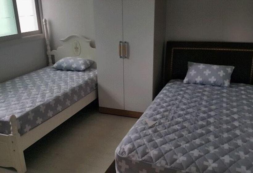 Pension (Hôtel basse catégorie) Guest House Manna