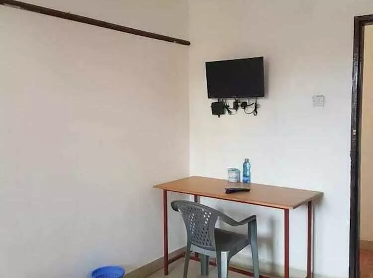 پانسیون Golden Guest House  Miritini