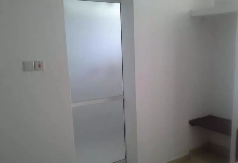 پانسیون Golden Guest House  Miritini