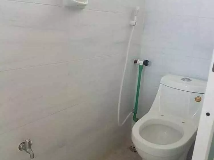 پانسیون Golden Guest House  Miritini