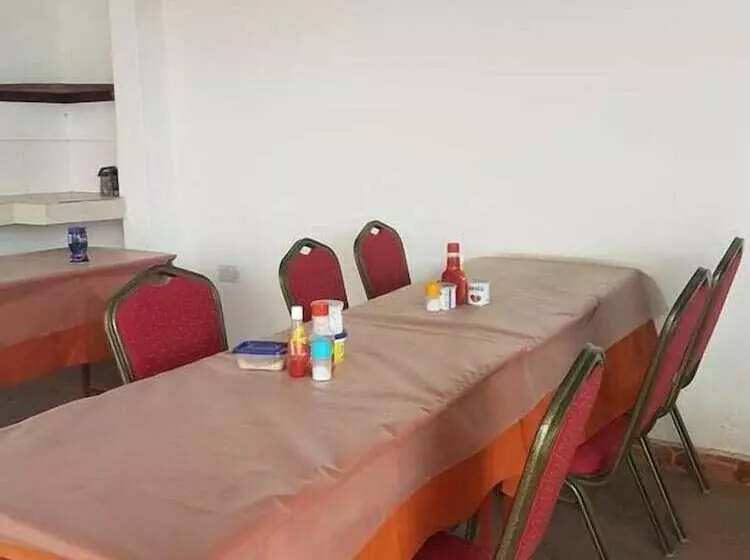 پانسیون Golden Guest House  Miritini