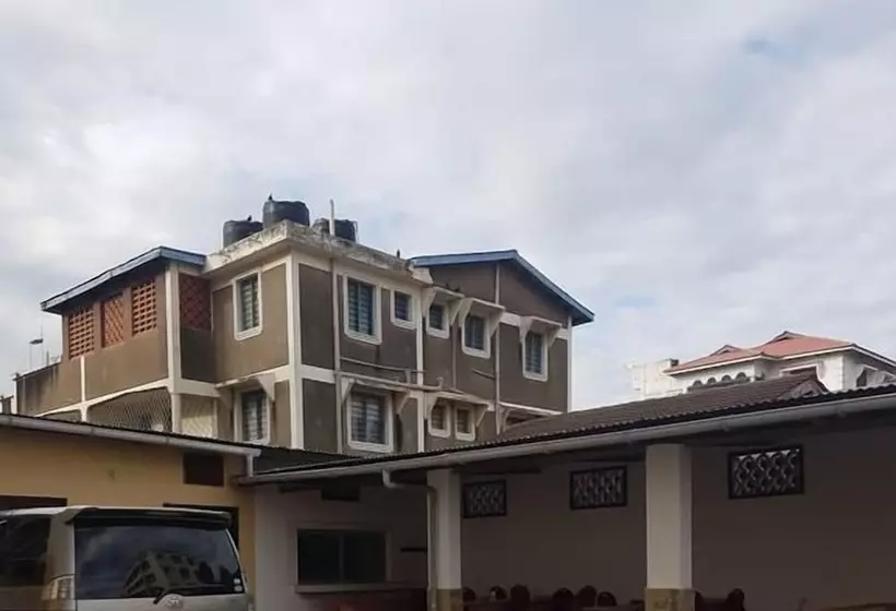 پانسیون Golden Guest House  Miritini