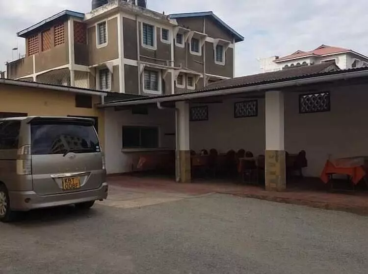 پانسیون Golden Guest House  Miritini