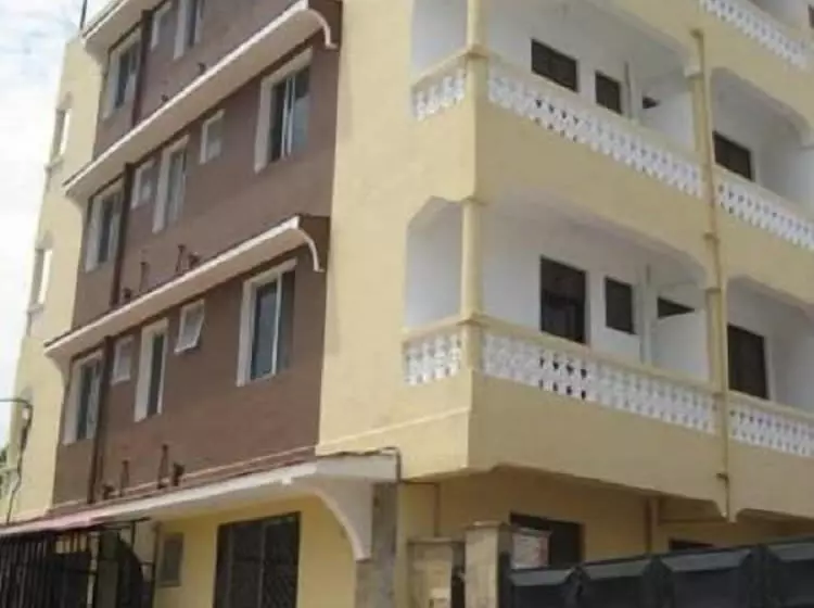 پانسیون Golden Guest House  Miritini