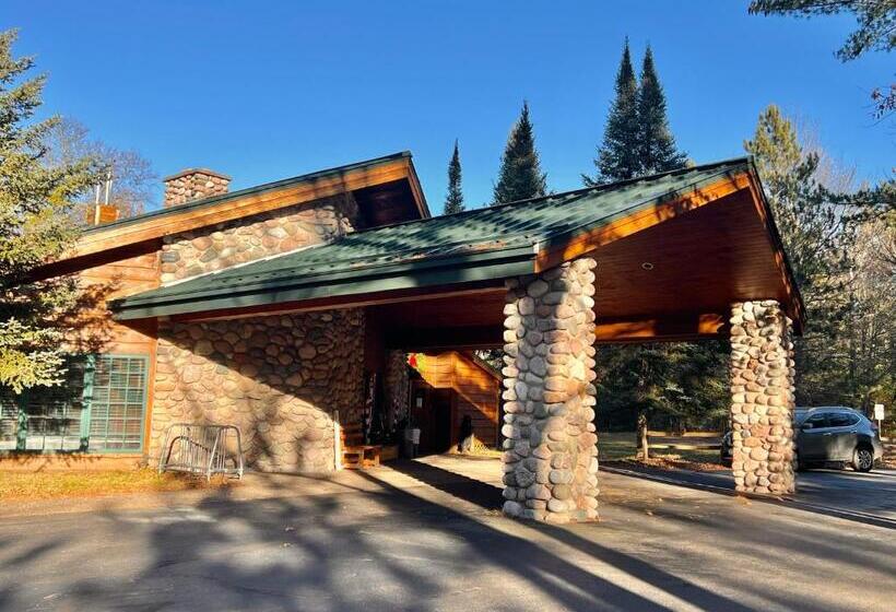 酒店 Whitetail Lodge