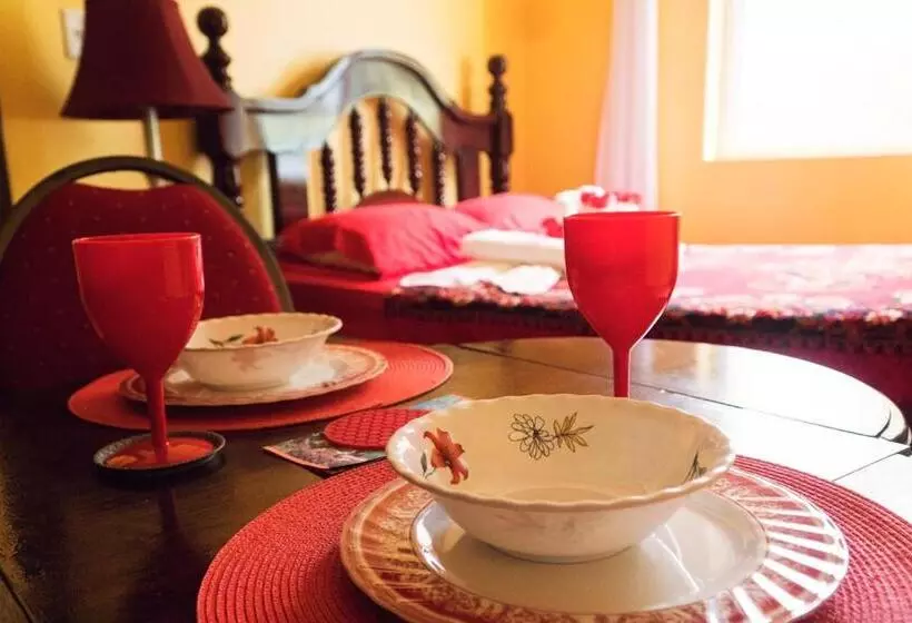 پانسیون Inn At White Horse Guest House