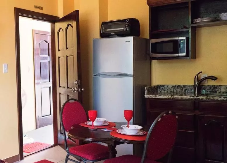 پانسیون Inn At White Horse Guest House