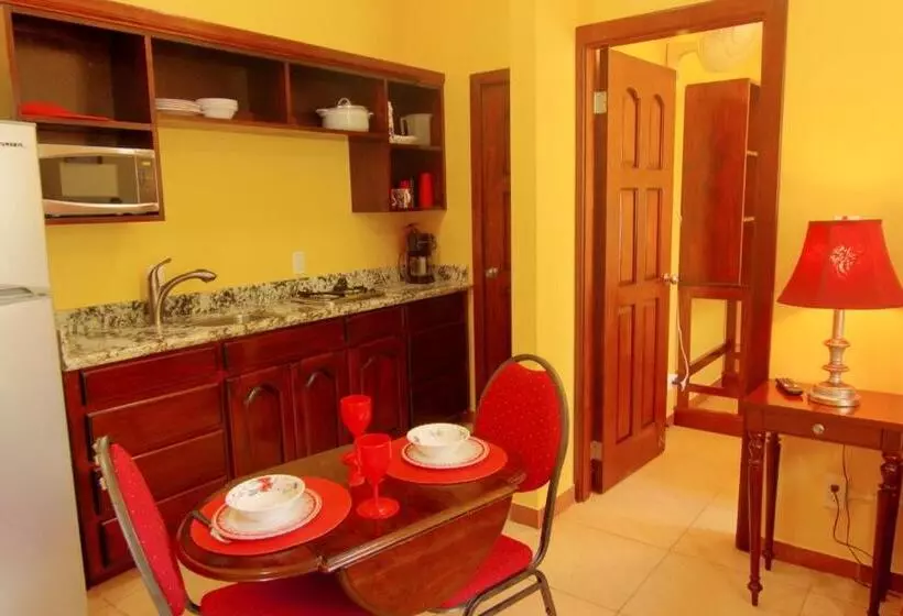 پانسیون Inn At White Horse Guest House