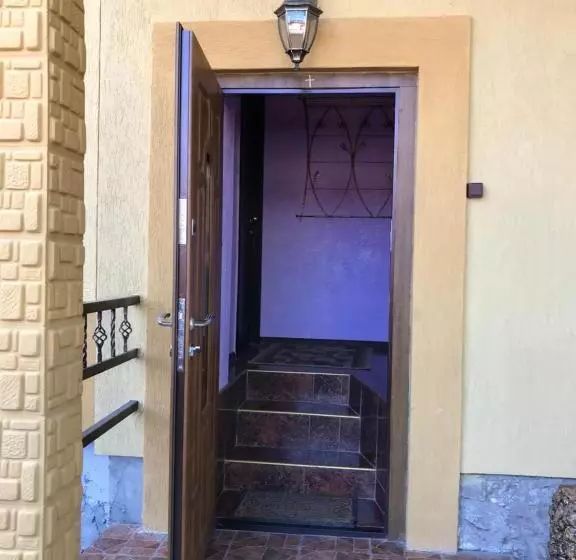 پانسیون Villa L Vovskaia