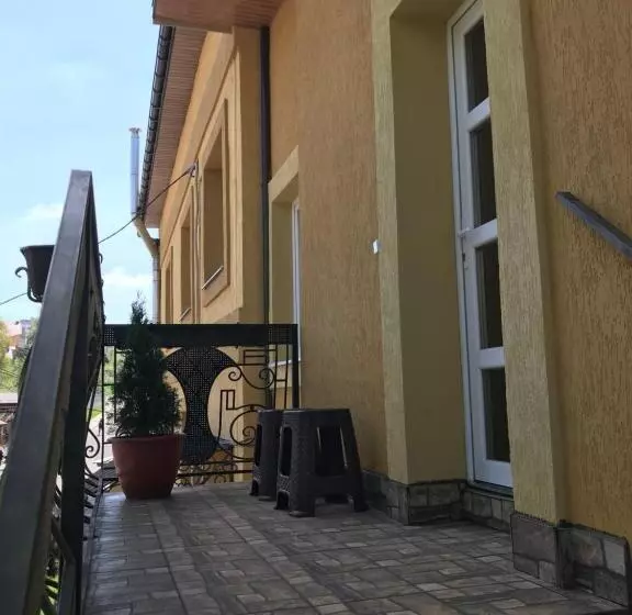 پانسیون Villa L Vovskaia