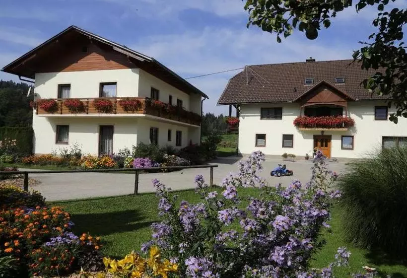 هتل Familienparadies Zeislerhof