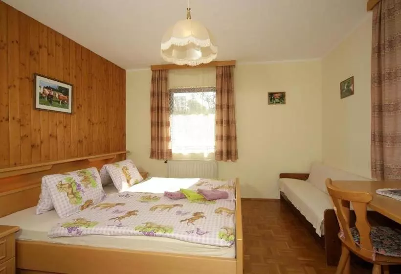 هتل Familienparadies Zeislerhof
