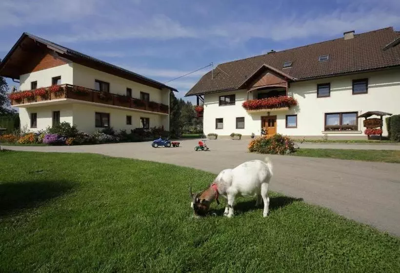 هتل Familienparadies Zeislerhof