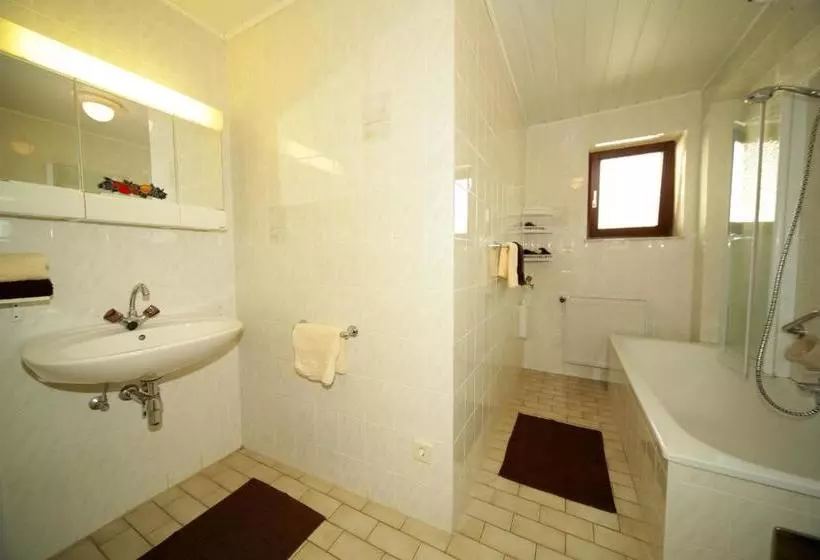 هتل Familienparadies Zeislerhof