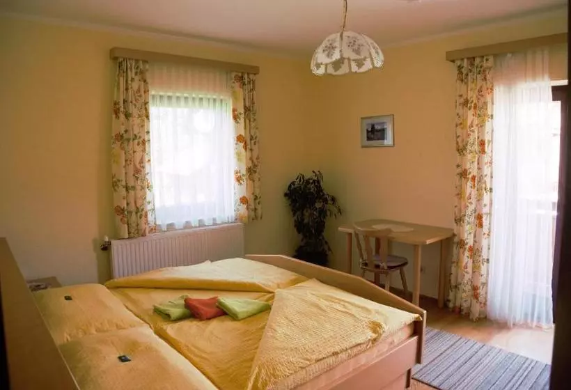 هتل Familienparadies Zeislerhof