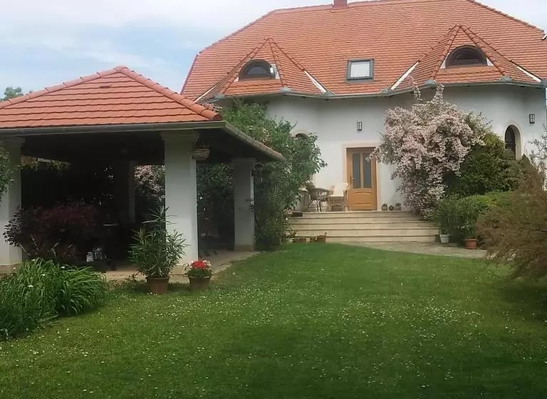 Majatalo Frutta Villa