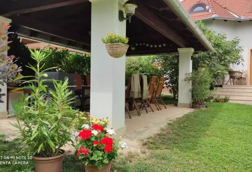 Majatalo Frutta Villa