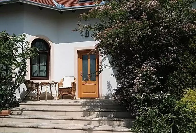 Majatalo Frutta Villa