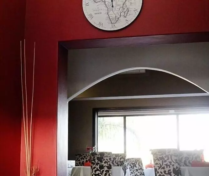 ペンション Moonriver Guest House