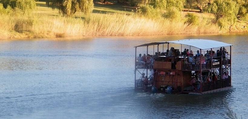 ペンション Moonriver Guest House