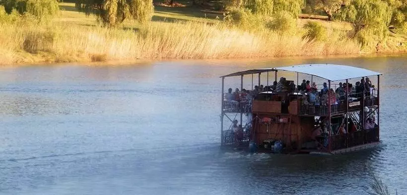 ペンション Moonriver Guest House