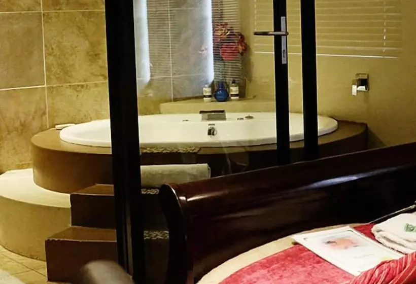 ペンション Moonriver Guest House