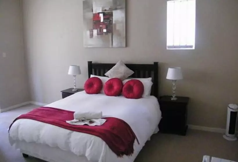 ペンション Moonriver Guest House