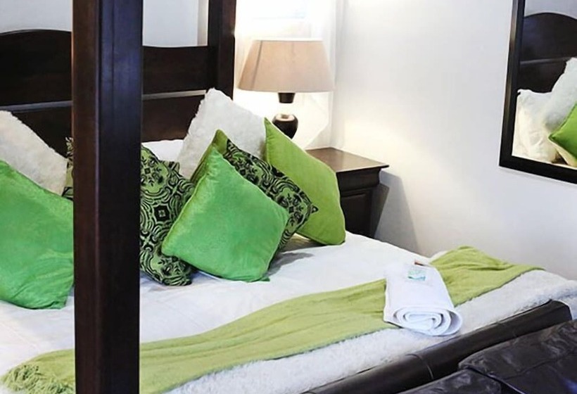 ペンション Moonriver Guest House