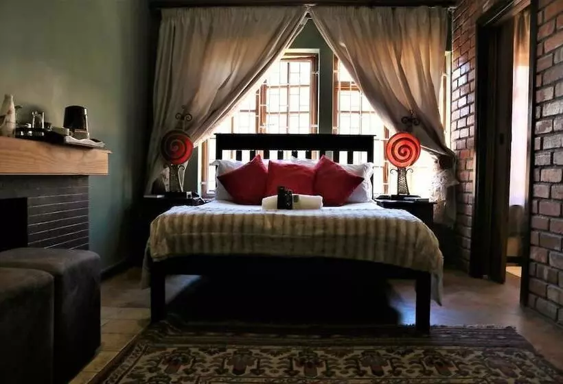 ペンション Moonriver Guest House