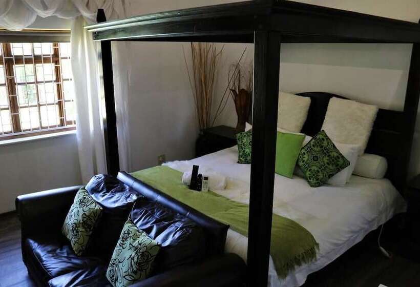 ペンション Moonriver Guest House