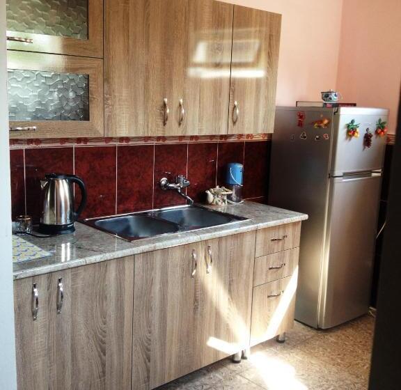 پانسیون Natia