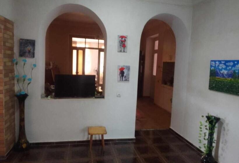 پانسیون Natia