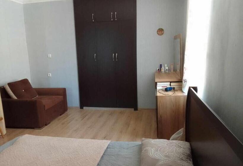 پانسیون Natia