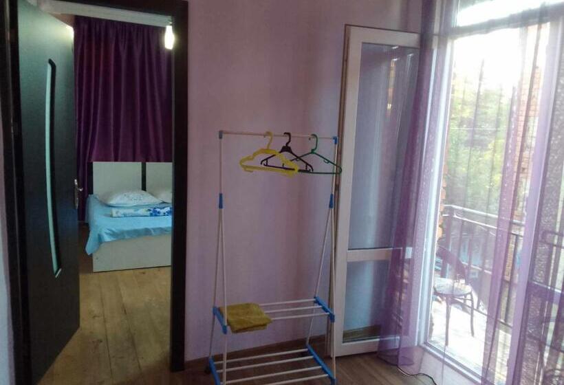 پانسیون Natia