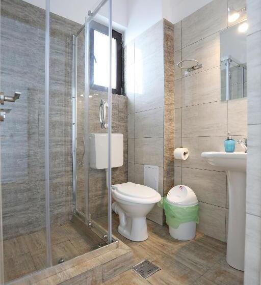 پانسیون Regency Villa