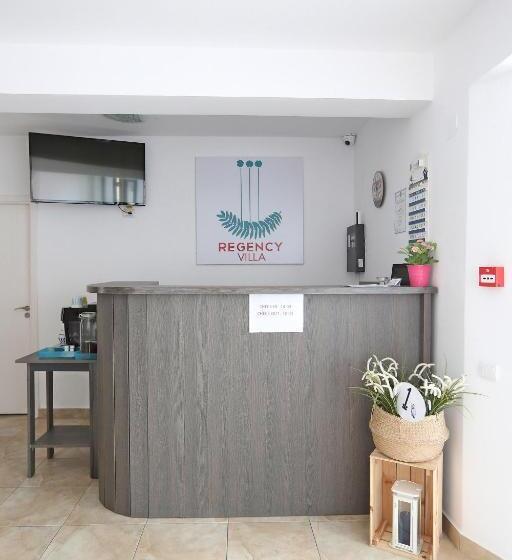 پانسیون Regency Villa