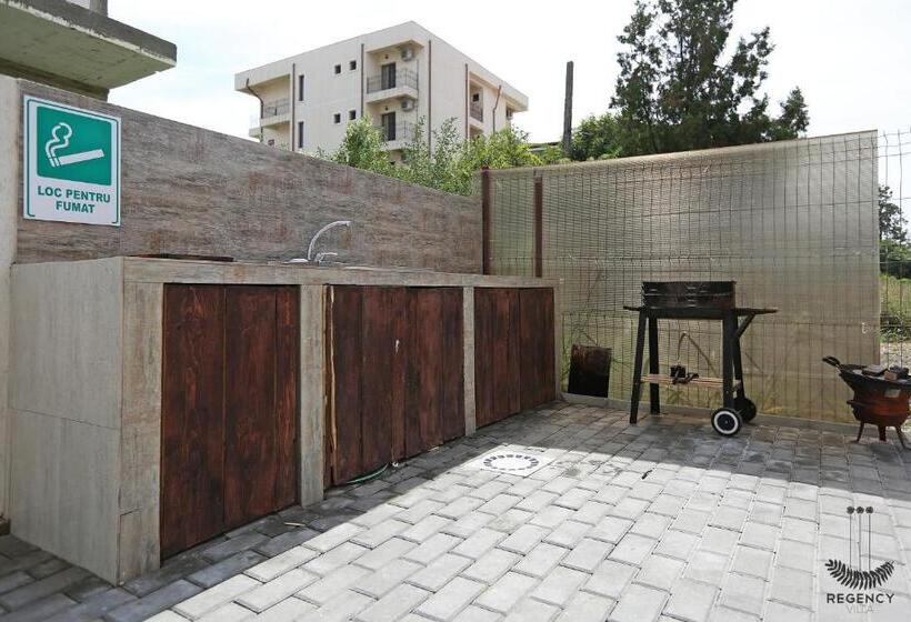 پانسیون Regency Villa