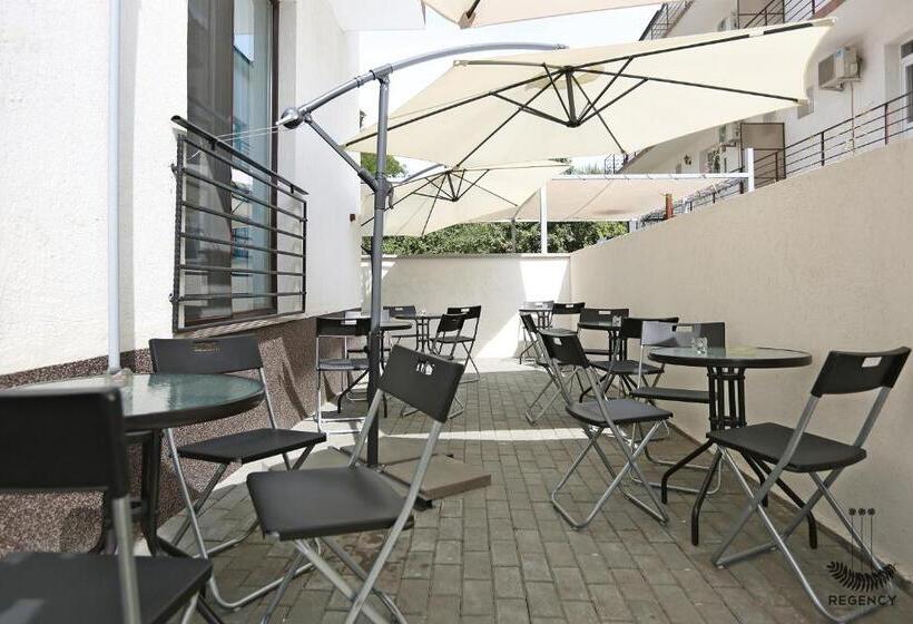 پانسیون Regency Villa