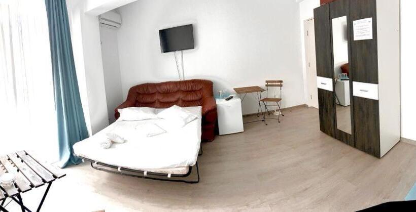 پانسیون Regency Villa