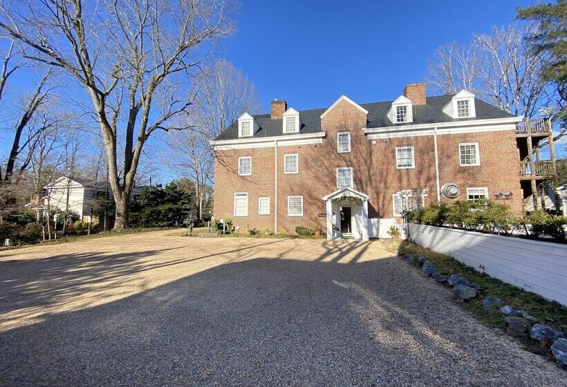 Общежитие Abigail Inn