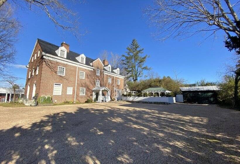 Общежитие Abigail Inn