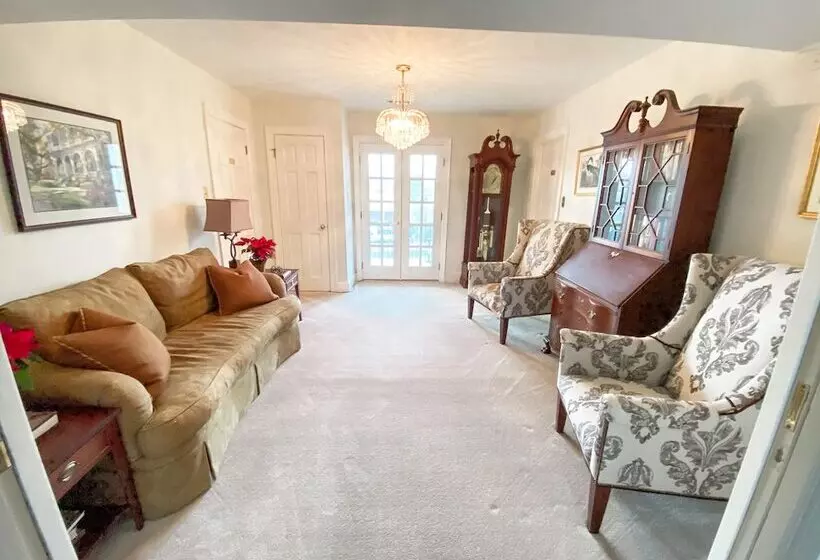 Retkeilymaja Abigail Inn