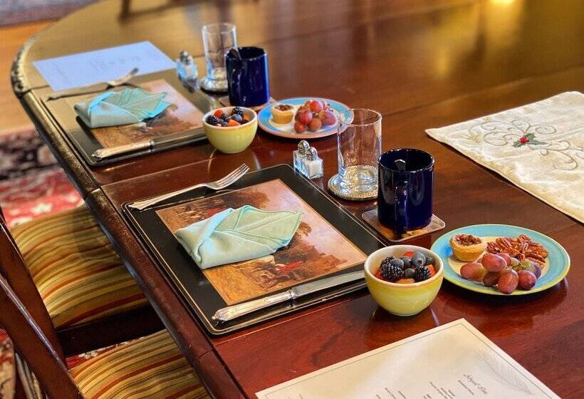 Общежитие Abigail Inn