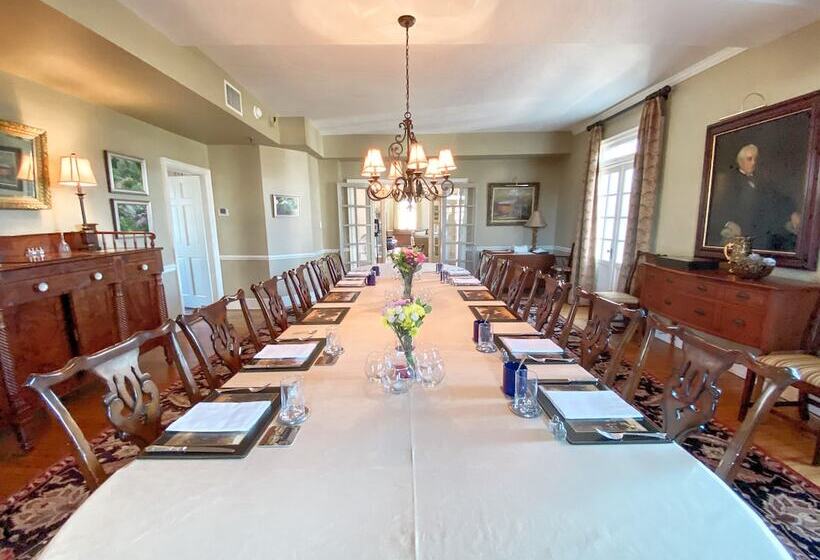 Общежитие Abigail Inn